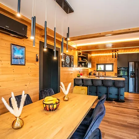 Valley View With Pool, Jacuzzi And Sauna