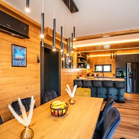Valley View With Pool, Jacuzzi And Sauna